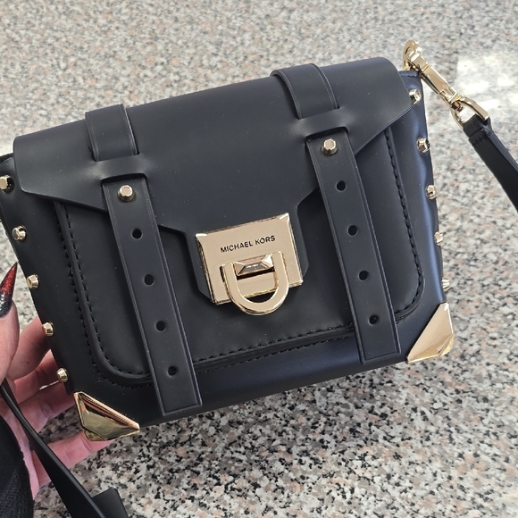 Michael Kors Manhatten Black Crossbody Bag - Picture 2 of 7